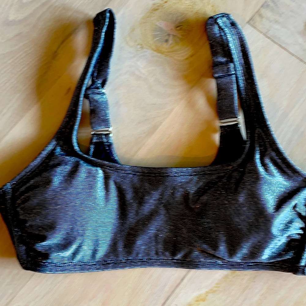 Bikini top in a subtle metallic black and silver